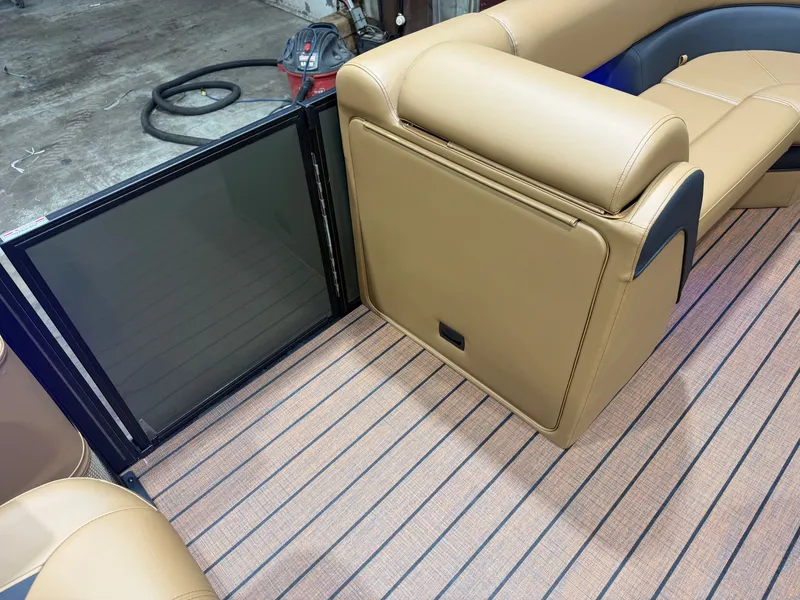 Slide: The Image of Bentley Pontoons Elite 200HP 223 Swingback Tritoon 2026 - 32