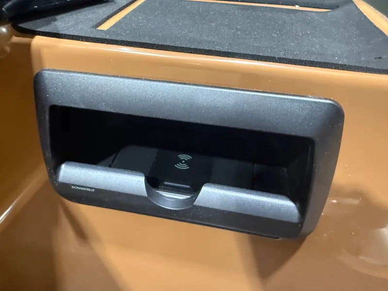 Slide: The Image of Bentley Pontoons Elite 223 Swingback Tritoon 2026 - 15