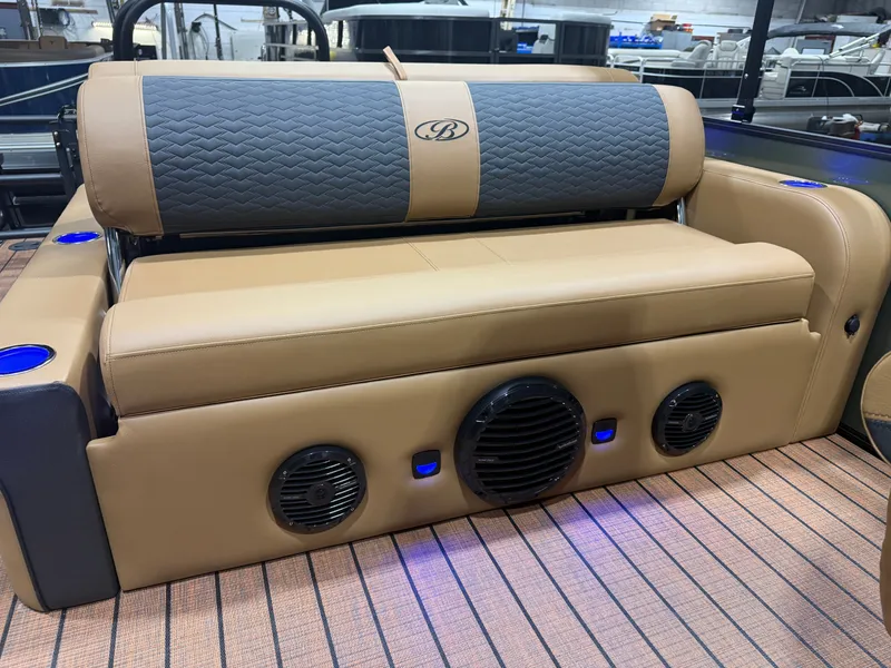 Slide: The Image of Bentley Pontoons Elite 223 Swingback Tritoon 2026 - 18