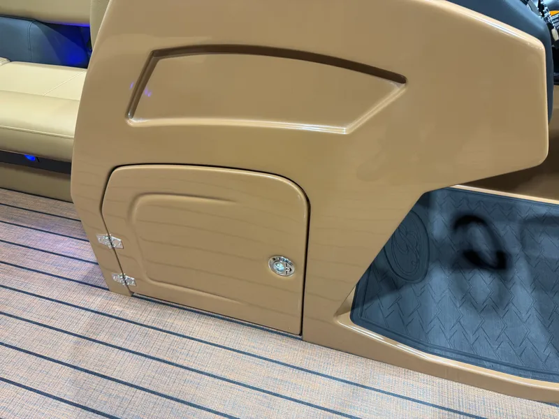 Slide: The Image of Bentley Pontoons Elite 223 Swingback Tritoon 2026 - 35