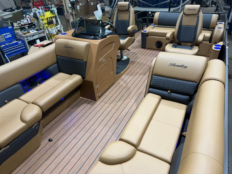Slide: The Image of Bentley Pontoons Elite 223 Swingback Tritoon 2026 - 37