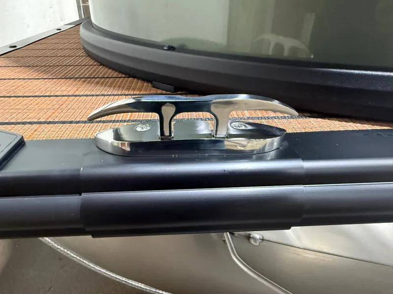 Slide: The Image of Bentley Pontoons Elite 223 Swingback Tritoon 2026 - 43