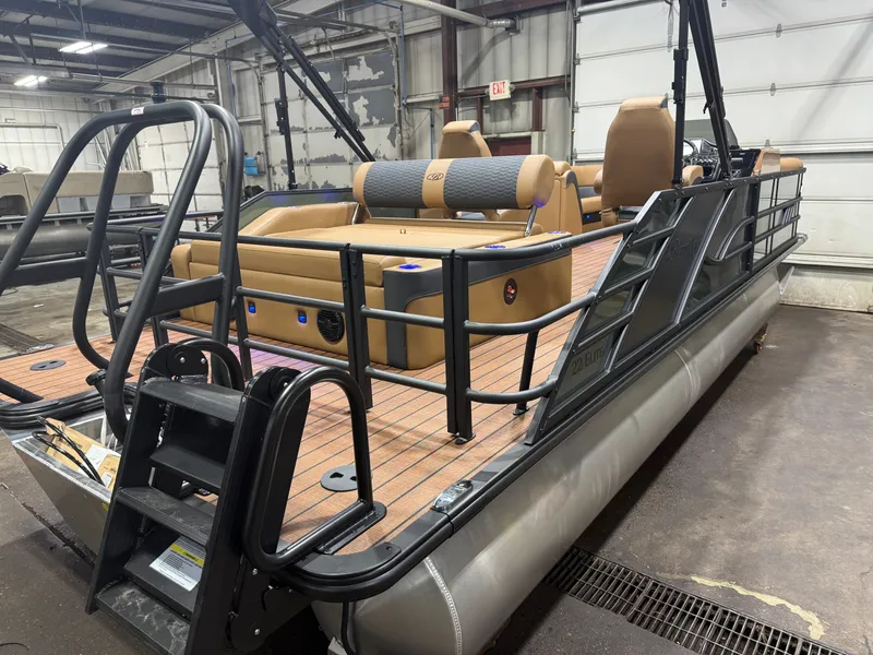 Slide: The Image of Bentley Pontoons Elite 223 Swingback Tritoon 2026 - 56