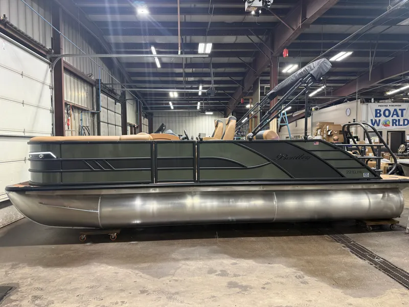Slide: The Image of Bentley Pontoons Elite 223 Swingback Tritoon 2026 - 59