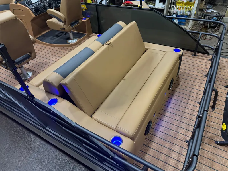 Slide: The Image of Bentley Pontoons Elite 223 Swingback Tritoon & Honda 200HP 4-Stroke EFI 2026 - 4