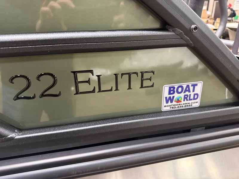 Slide: The Image of Bentley Pontoons Elite 223 Swingback Tritoon & Honda 200HP 4-Stroke EFI 2026 - 47