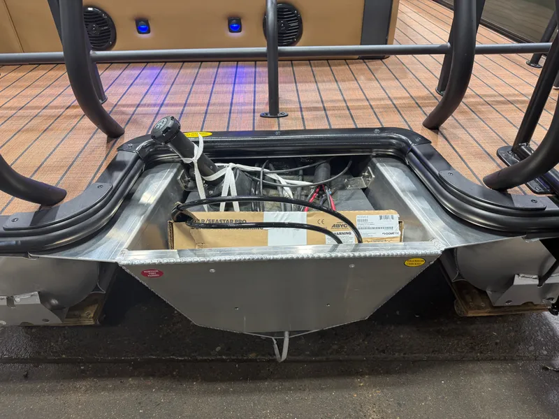 Slide: The Image of Bentley Pontoons Elite 223 Swingback Tritoon & Honda 200HP 4-Stroke EFI 2026 - 51