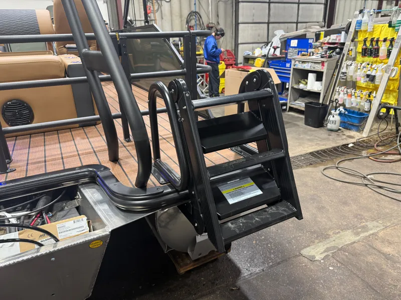 Slide: The Image of Bentley Pontoons Elite 223 Swingback Tritoon & Honda 200HP 4-Stroke EFI 2026 - 53