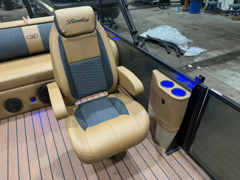 Slide: The Image of Bentley Pontoons Elite 223 Swingback Tritoon & Honda 200HP 4-Stroke EFI 2026 - 9