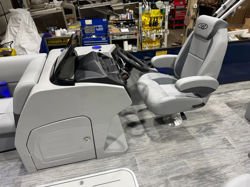 Slide: The Image of Bentley Pontoons Legacy 223 Swingback Tritoon & Honda 4-Stroke EFI 2026 - 11