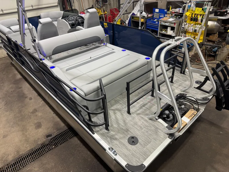 Slide: The Image of Bentley Pontoons Legacy 223 Swingback Tritoon & Honda 4-Stroke EFI 2026 - 39