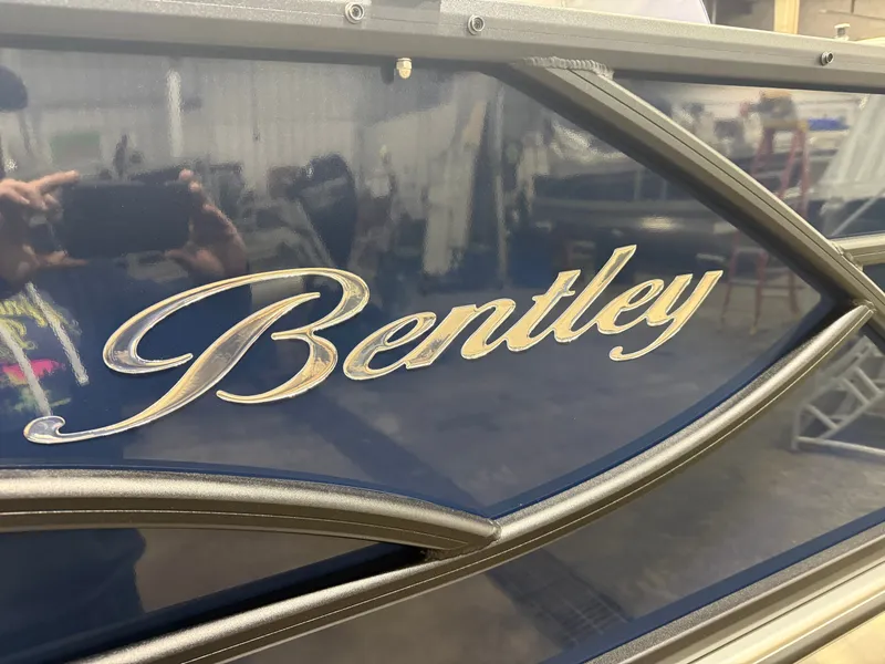 Slide: The Image of Bentley Pontoons Legacy 223 Swingback Tritoon & Honda 4-Stroke EFI 2026 - 44