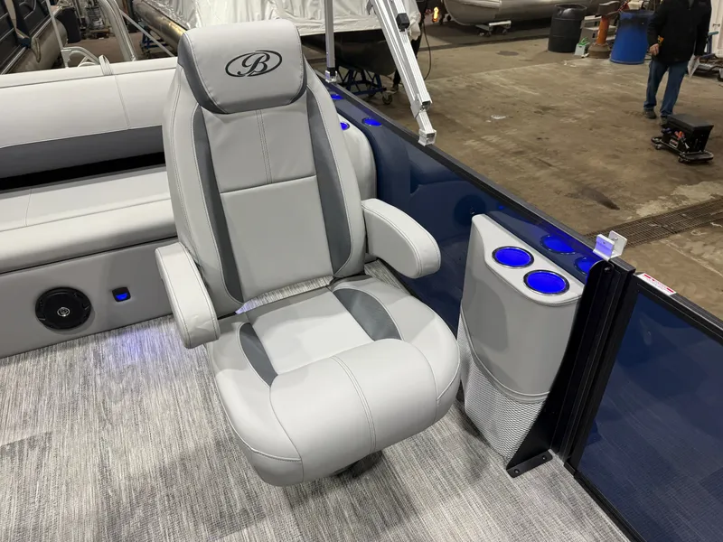 Slide: The Image of Bentley Pontoons Legacy 223 Swingback Tritoon & Honda 4-Stroke EFI 2026 - 10