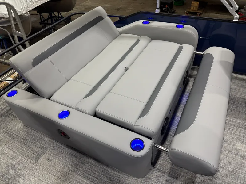 Slide: The Image of Bentley Pontoons Legacy 223 Swingback Tritoon & Honda 4-Stroke EFI 2026 - 20