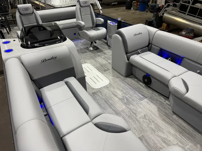 Slide: The Image of Bentley Pontoons Legacy 223 Swingback Tritoon & Honda 4-Stroke EFI 2026 - 35