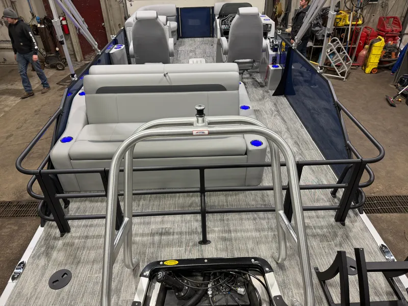 Slide: The Image of Bentley Pontoons Legacy 223 Swingback Tritoon & Honda 4-Stroke EFI 2026 - 6