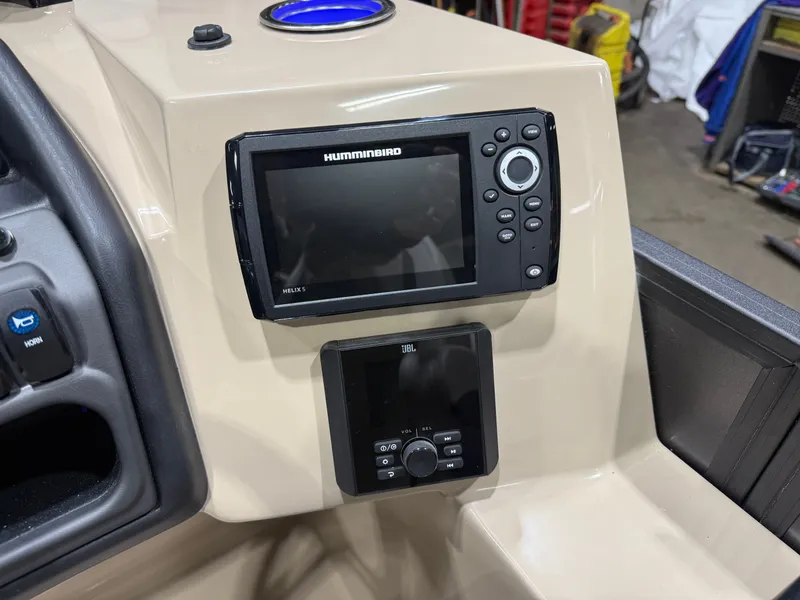 Slide: The Image of Bentley Pontoons Legacy 223 Navigator Quad Lounge Tritoon & Honda 4-Stroke EFI 2026 - 17