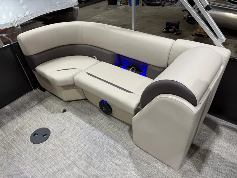 Slide: The Image of Bentley Pontoons Legacy 223 Navigator Quad Lounge Tritoon & Honda 4-Stroke EFI 2026 - 20