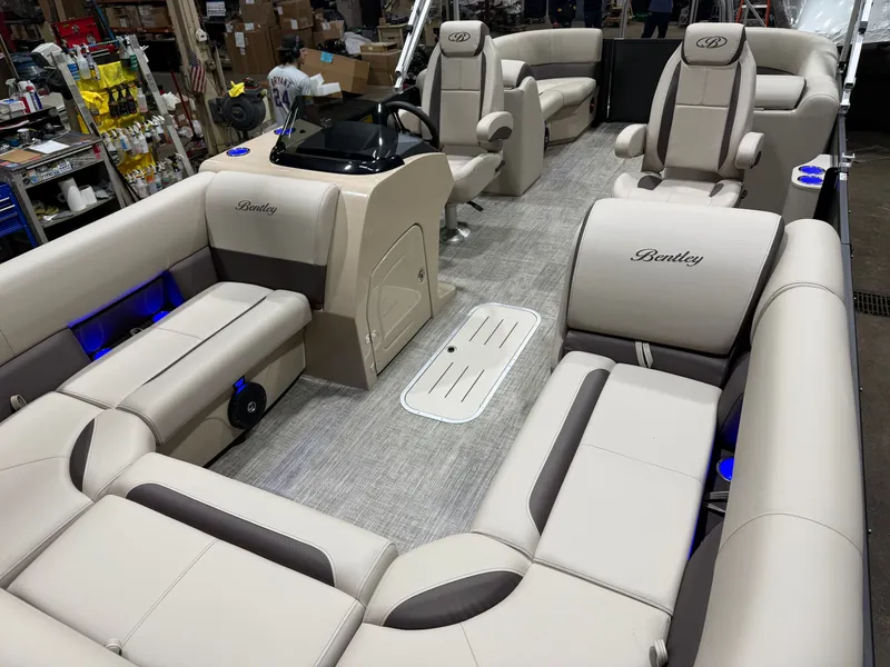 Slide: The Image of Bentley Pontoons Legacy 223 Navigator Quad Lounge Tritoon & Honda 4-Stroke EFI 2026 - 35