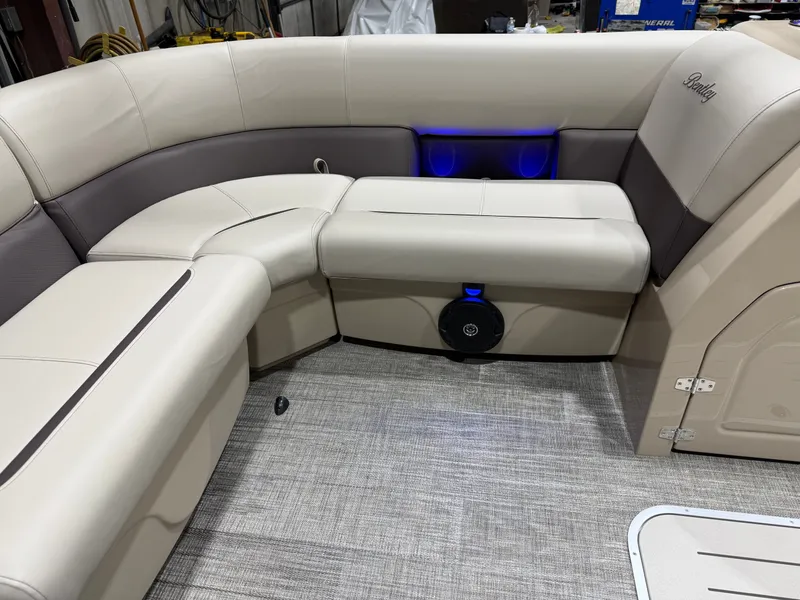 Slide: The Image of Bentley Pontoons Legacy 223 Navigator Quad Lounge Tritoon & Honda 4-Stroke EFI 2026 - 37