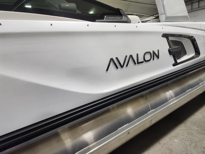 Slide: The Image of Avalon 27' Excalibur CARBON SERIES Elite Windshield w/ Twin 400HP & JOYSTICK CONTROLS! 2026 - 9