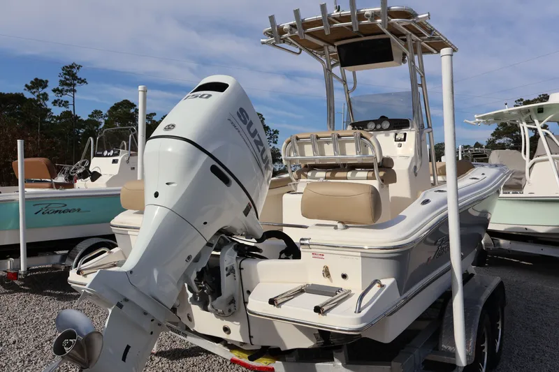 Slide: The Image of Pioneer 202 Sportfish 2021 - 4