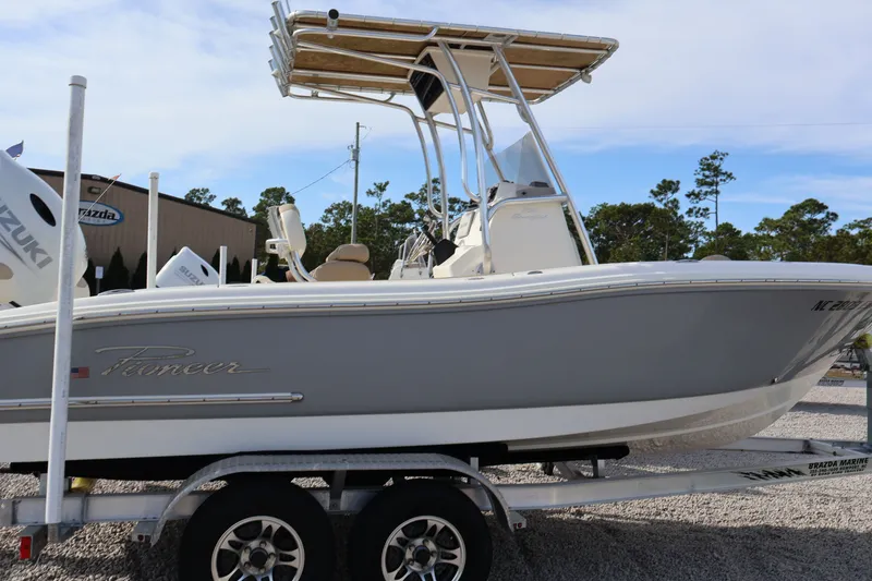 Slide: The Image of Pioneer 202 Sportfish 2021 - 5