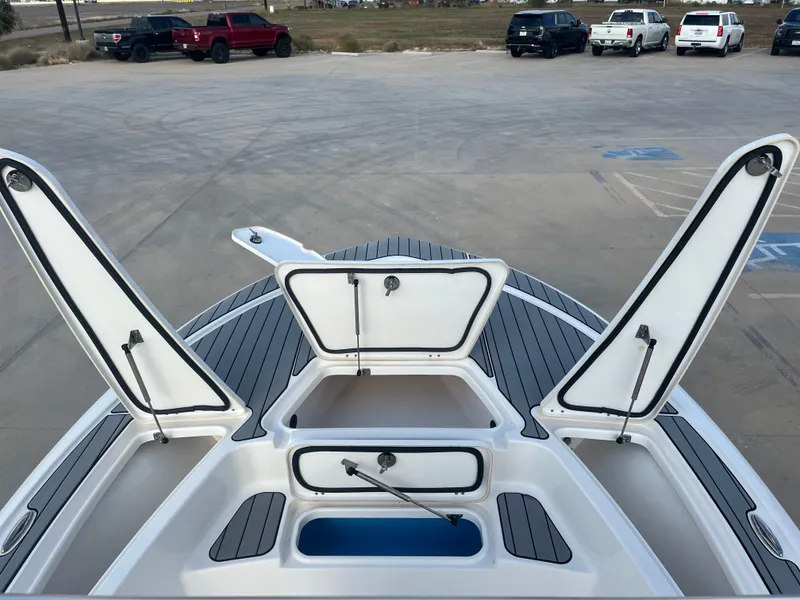 Slide: The Image of Tidewater 2110 Bay Max 2021 - 12