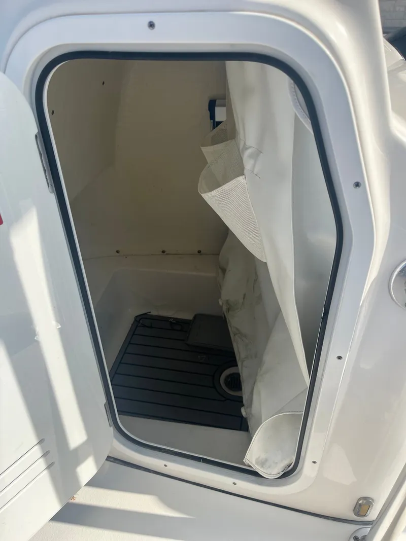 Slide: The Image of Tidewater 2110 Bay Max 2021 - 32