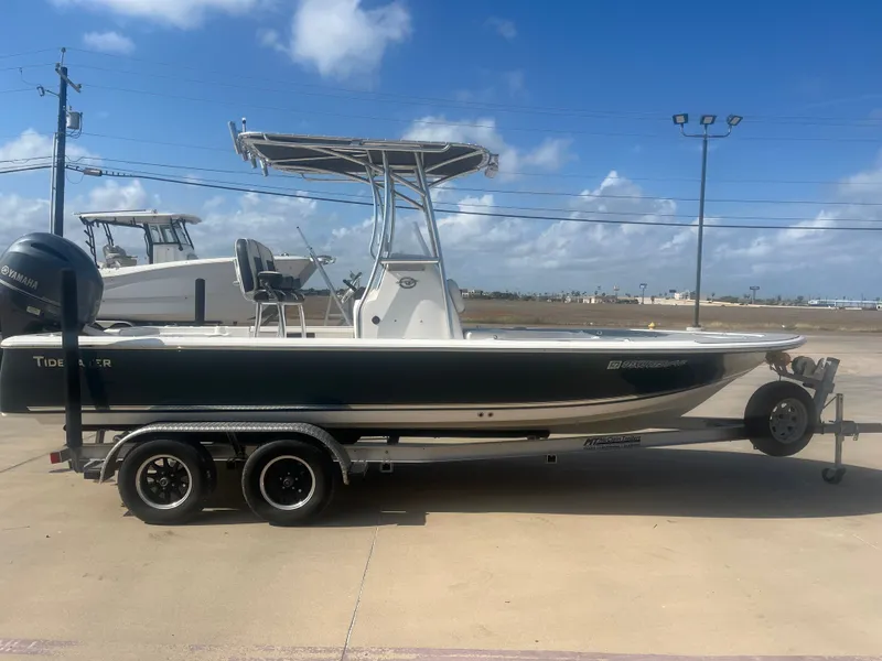 Slide: The Image of Tidewater 2110 Bay Max 2021 - 7