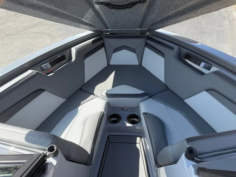 Slide: The Image of MasterCraft ProStar 2025 - 16