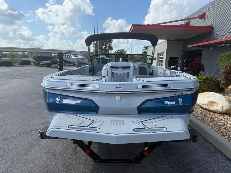 Slide: The Image of MasterCraft ProStar 2025 - 6