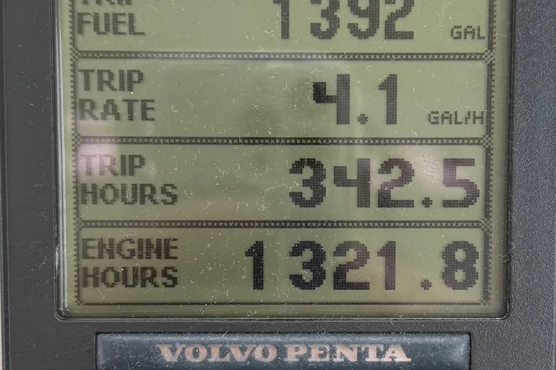 Slide: The Image of Volvo Penta display showing fuel usage and engine hours for 2008 Back Cove 33. - 42