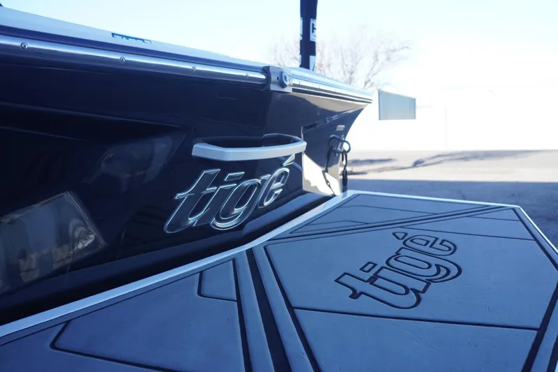 Slide: The Image of 2018 Tigé R22 boat rear view with logo and swim platform. - 10