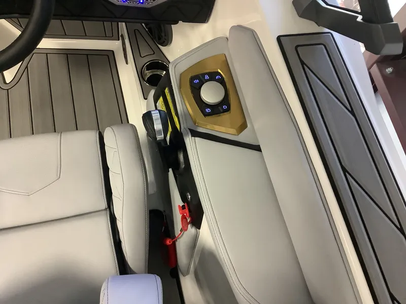 Slide: The Image of Nautique Super Air Nautique GS22 2025 - 11