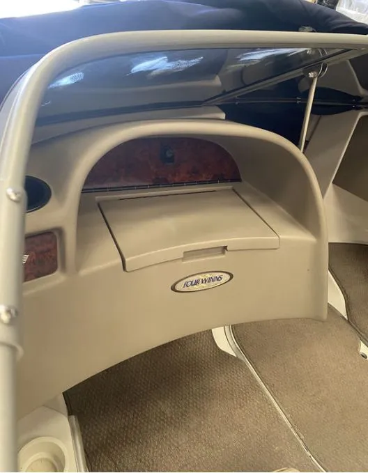 Slide: The Image of Four Winns H20 2002 - 3