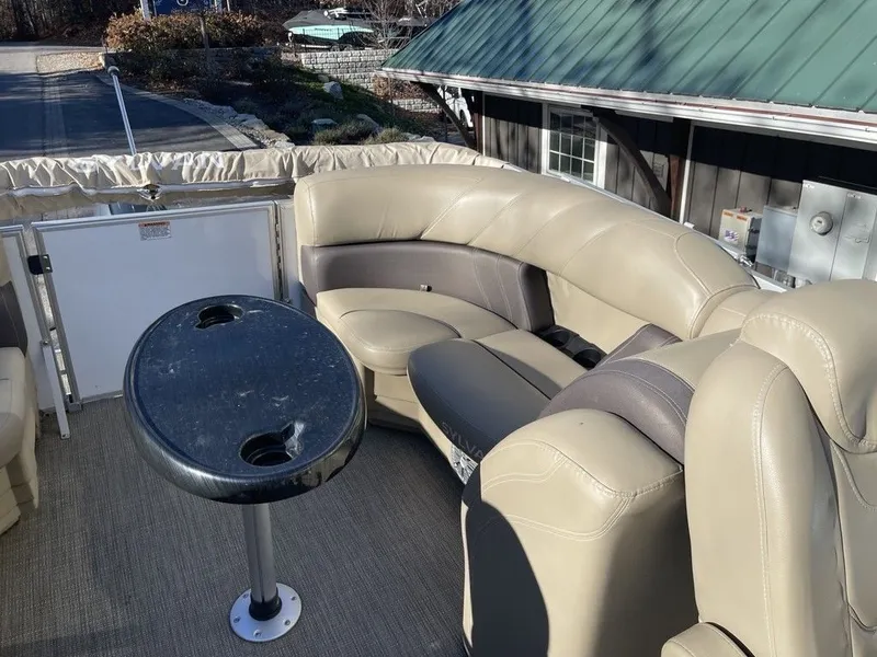 Slide: The Image of Sylvan 8520 LZ 2022 - 10