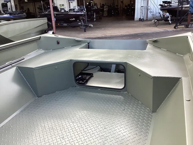 Slide: The Image of Edge Boats Sportsman 550 2026 - 17