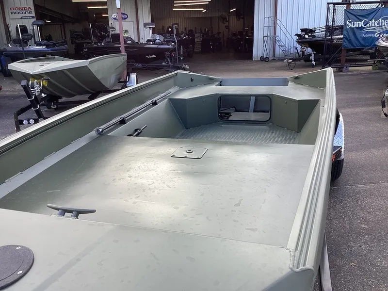 Slide: The Image of Edge Boats Sportsman 550 2026 - 19