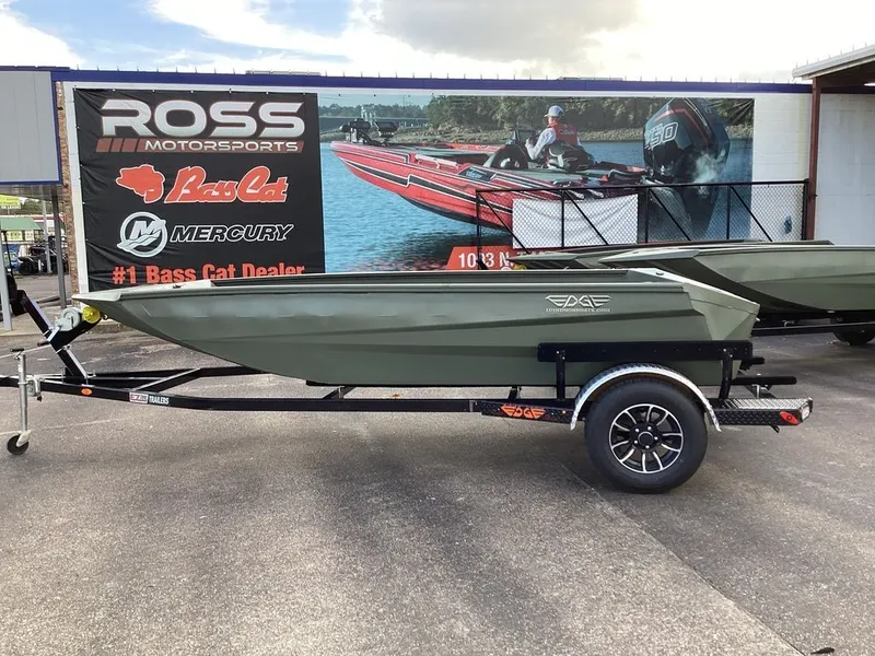 Slide: The Image of Edge Boats Sportsman 550 2026 - 27