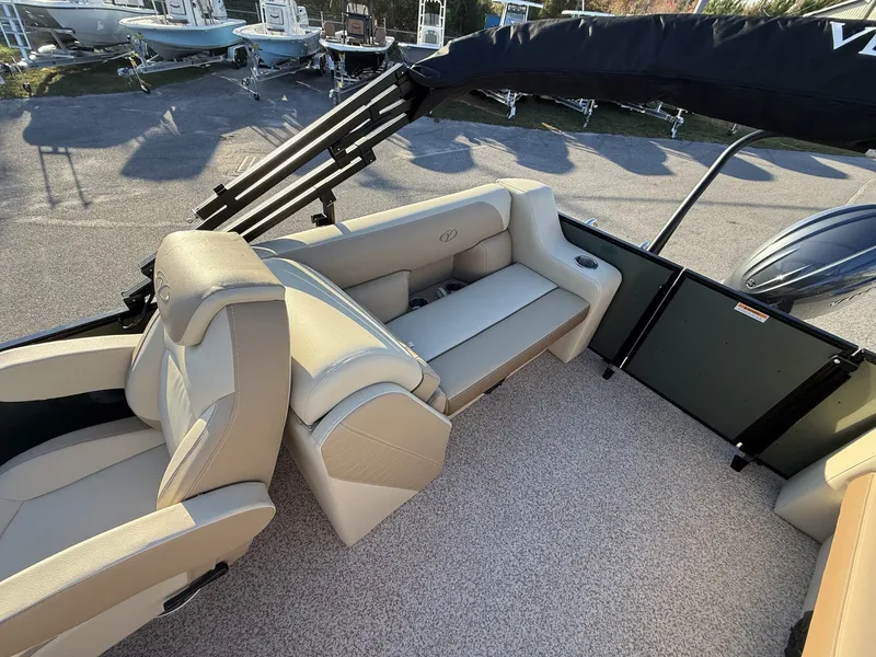 Slide: The Image of Veranda Vista View Series X22RC TRITOON 2026 - 5