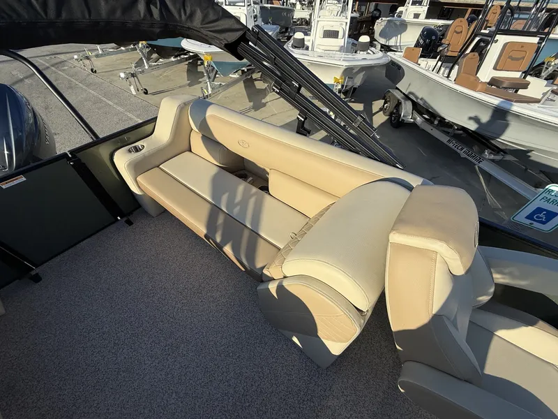 Slide: The Image of Veranda Vista View Series X22RC TRITOON 2026 - 6