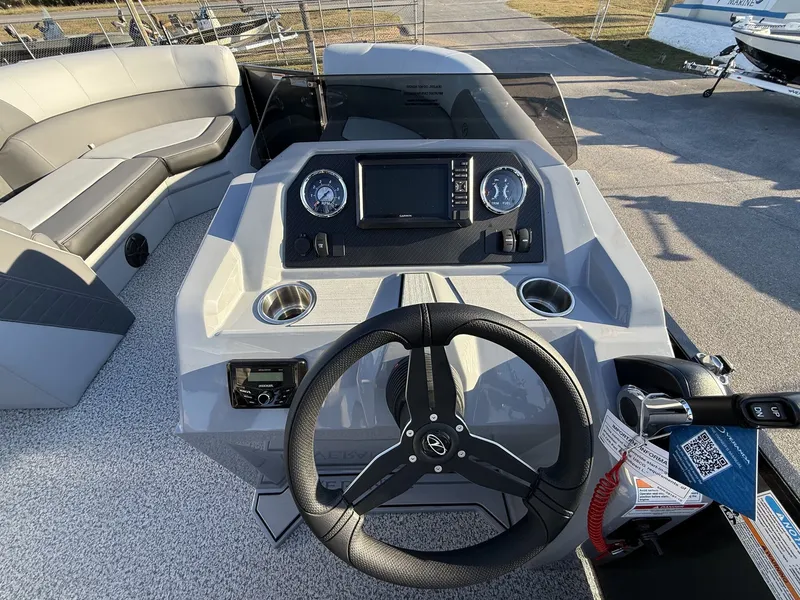 Slide: The Image of Veranda Vista View Series X22RC TRITOON 2026 - 10