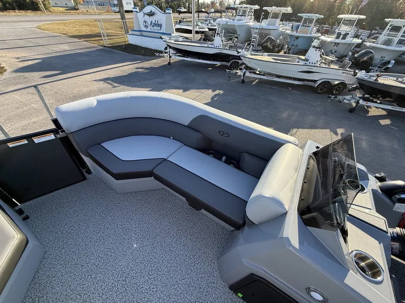 Slide: The Image of Veranda Vista View Series X22RC TRITOON 2026 - 11