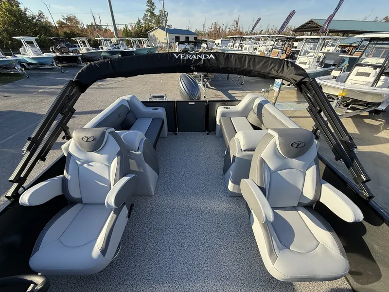 Slide: The Image of Veranda Vista View Series X22RC TRITOON 2026 - 6