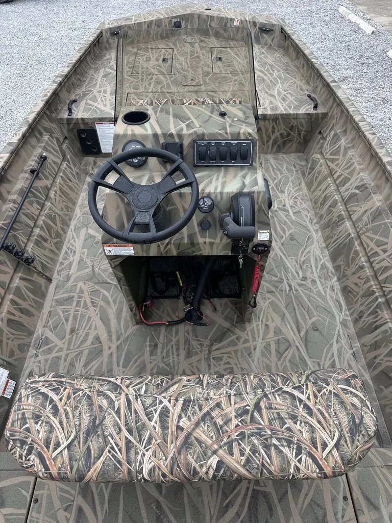 Slide: The Image of Lowe Roughneck 2070CC 2026 - 4