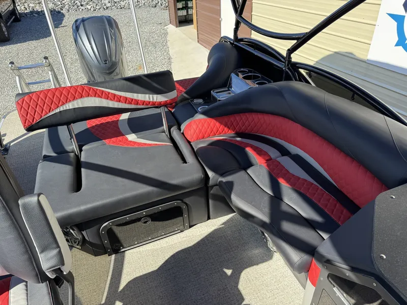 Slide: The Image of Aloha PARADISE 260 ARCH SPORT TOWER-300HP 2026 - 8