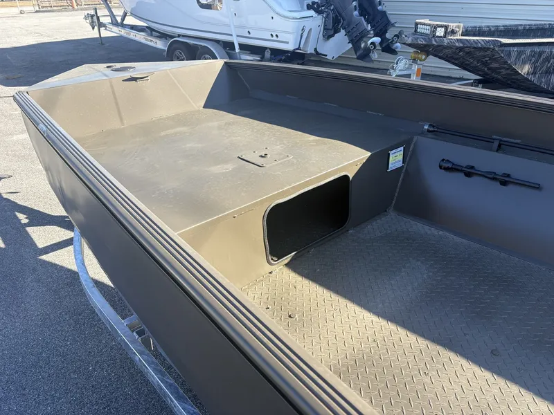 Slide: The Image of Edge Duck Boats Sportsman Series 656DB MID DECK 2026 - 12