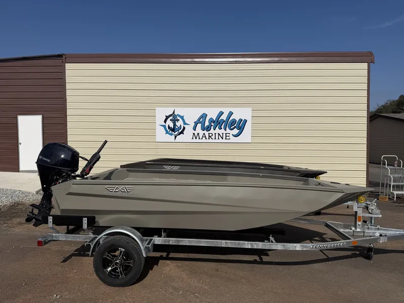 Slide: The Image of Edge Boats Sportsman Series 550DB MID DECK 2026 - 2