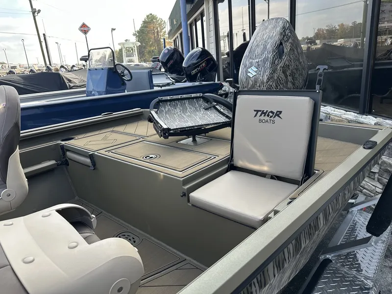 Slide: The Image of Thor Lake Hammer 1900 SC 140HP 2026 - 11